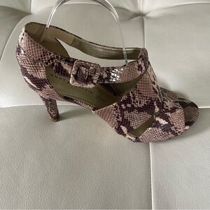 Anne Klein Snake Skin Heel AK7OURAY  vegan size 9 peep toe